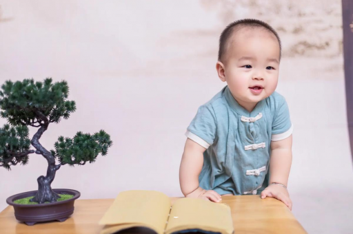 供卵包生男孩公司宝宝尿尿浑浊